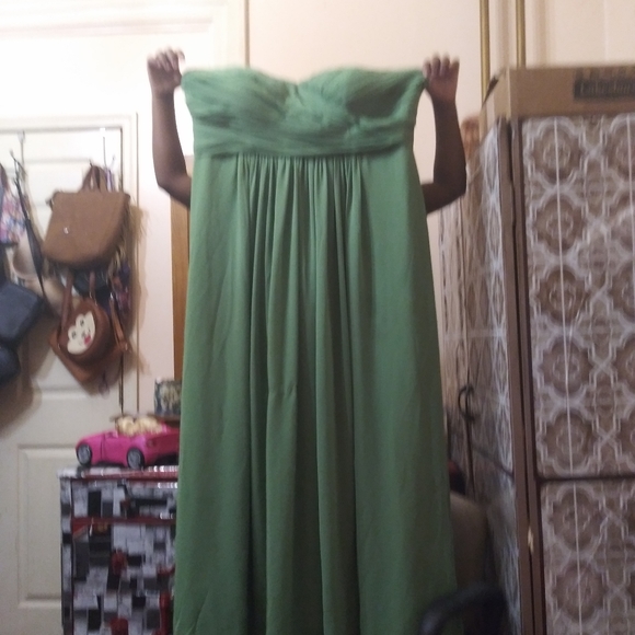 Beautiful green prom dress - Picture 2 of 3